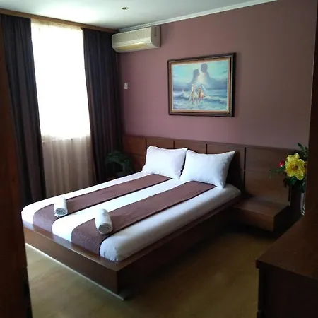 Тристаен Апартамент Поморие Apartment *