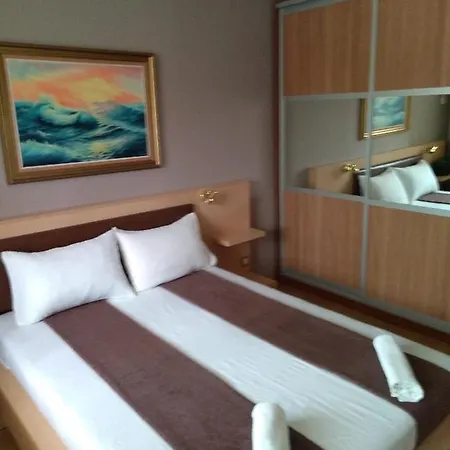 Тристаен Апартамент Поморие * Pomorie